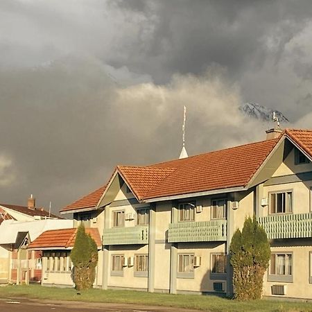 Stork Nest Inn Smithers Kültér fotó