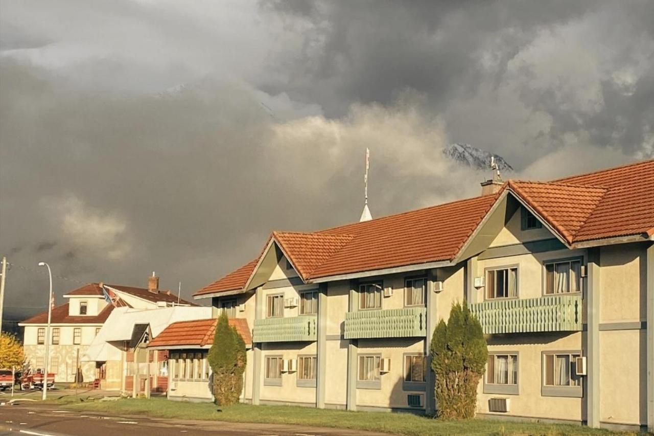 Stork Nest Inn Smithers Kültér fotó