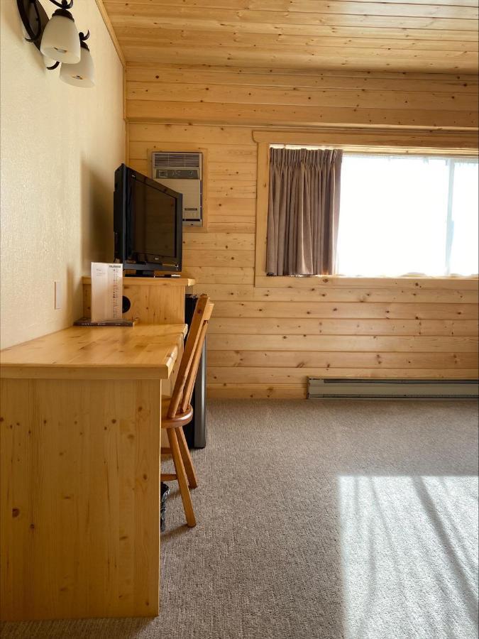 Stork Nest Inn Smithers Kültér fotó