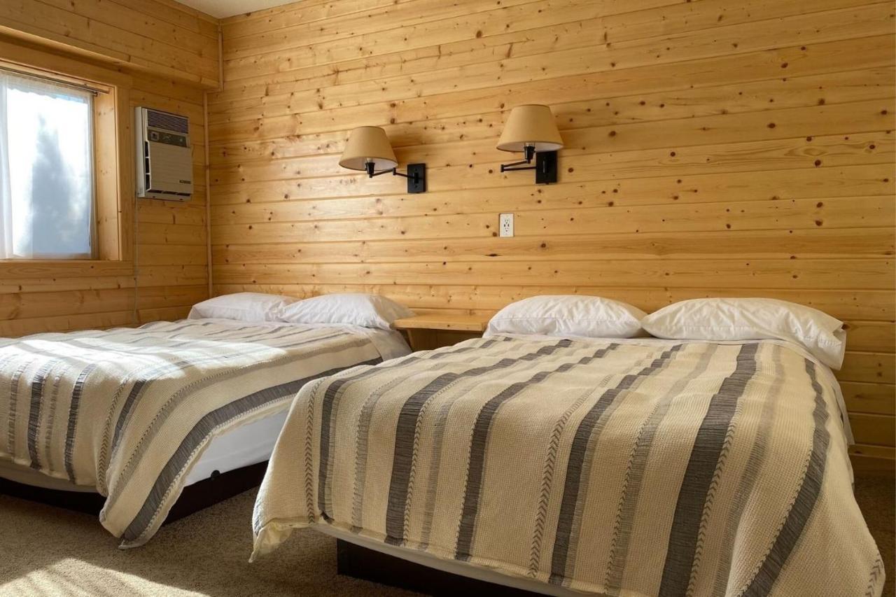 Stork Nest Inn Smithers Kültér fotó