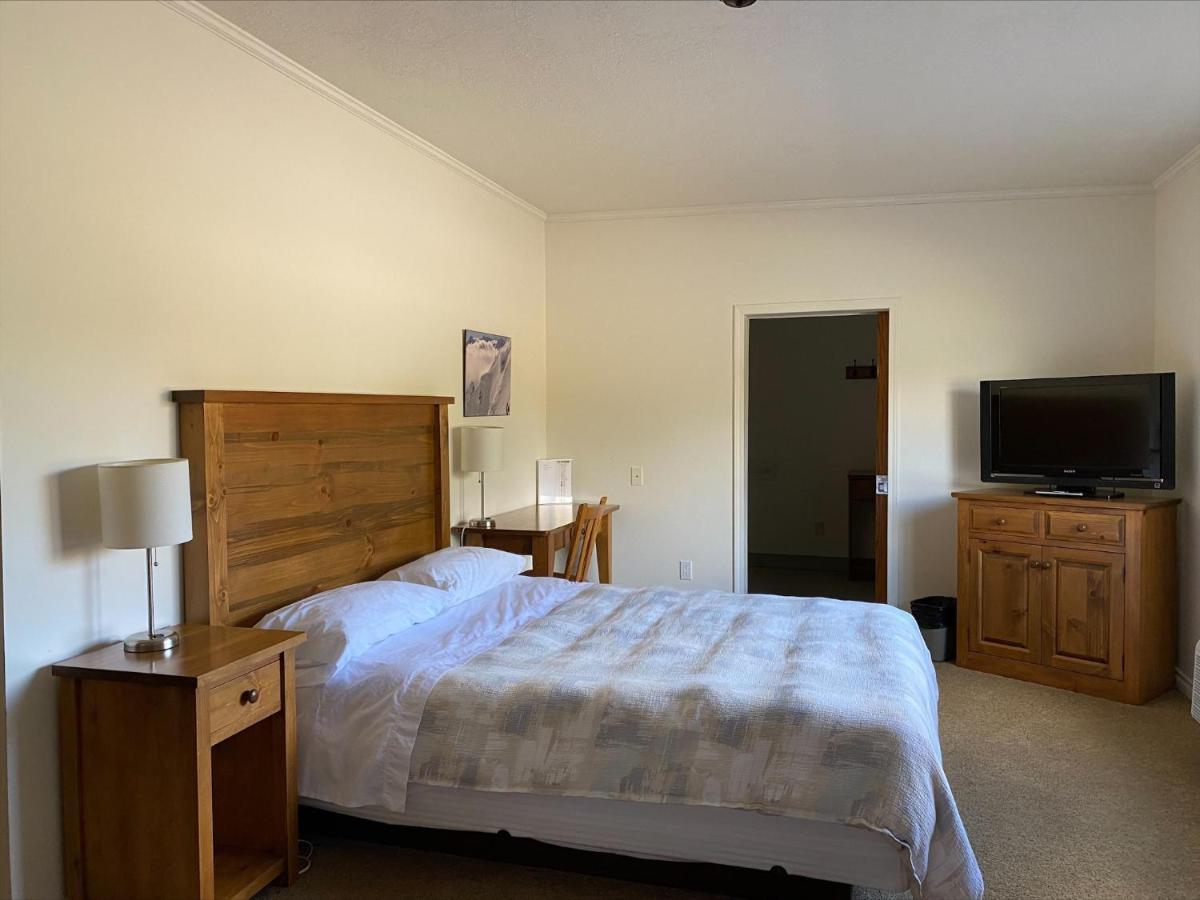 Stork Nest Inn Smithers Kültér fotó