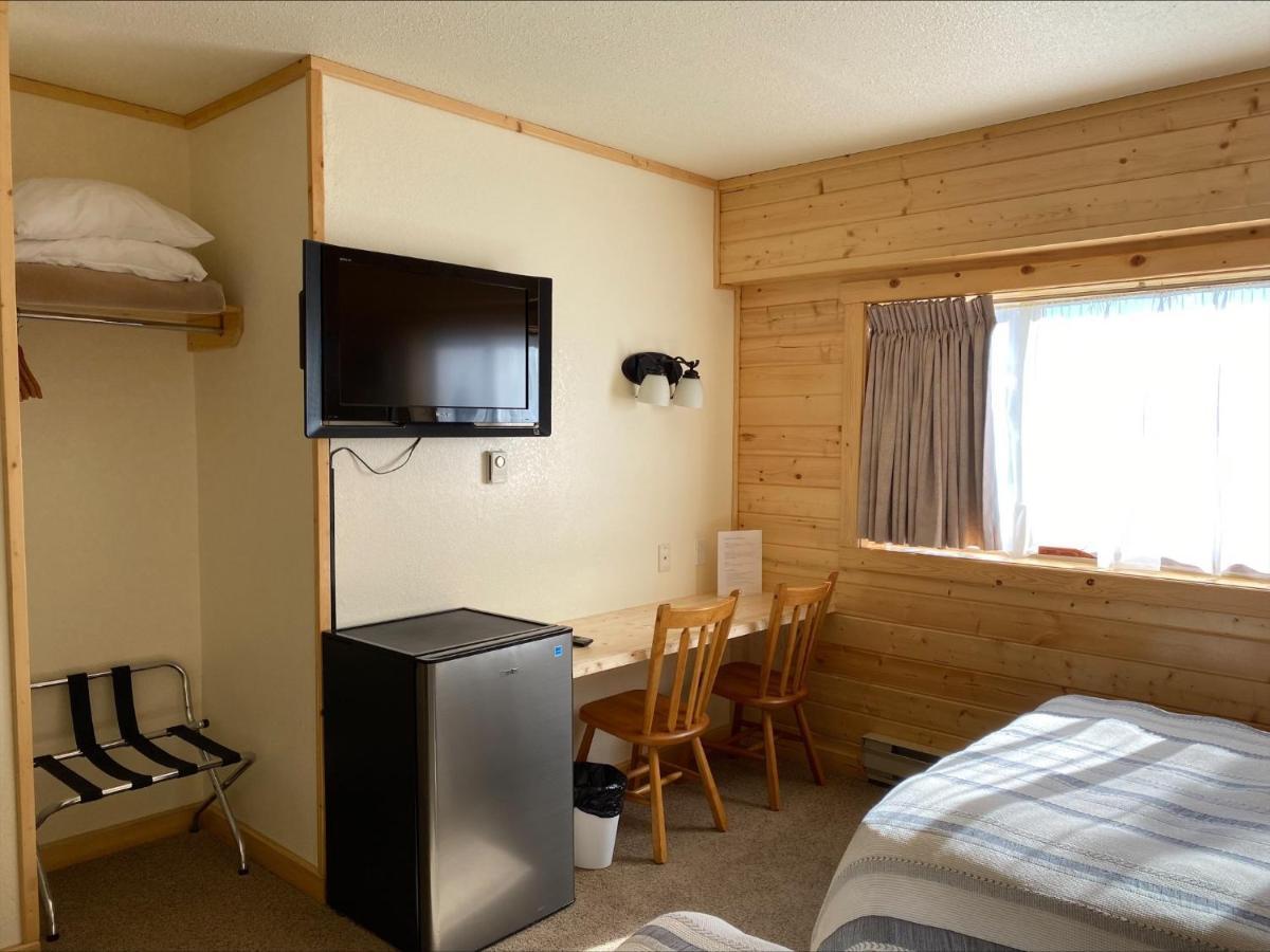 Stork Nest Inn Smithers Kültér fotó